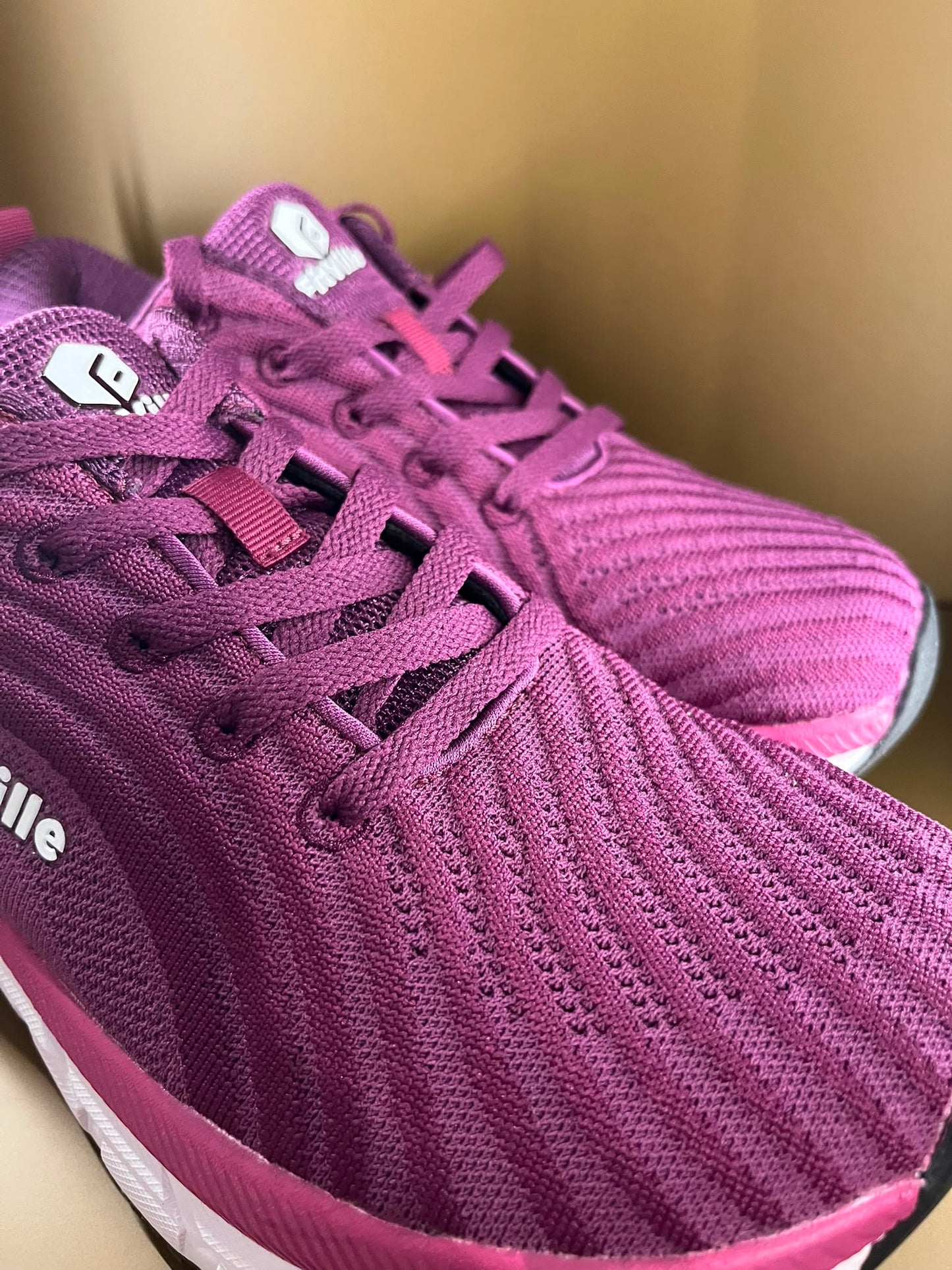 ADOwalk Plum Motion
